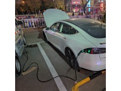 淄博享電移動充電救援配備國內(nèi)標準的發(fā)電充電設備